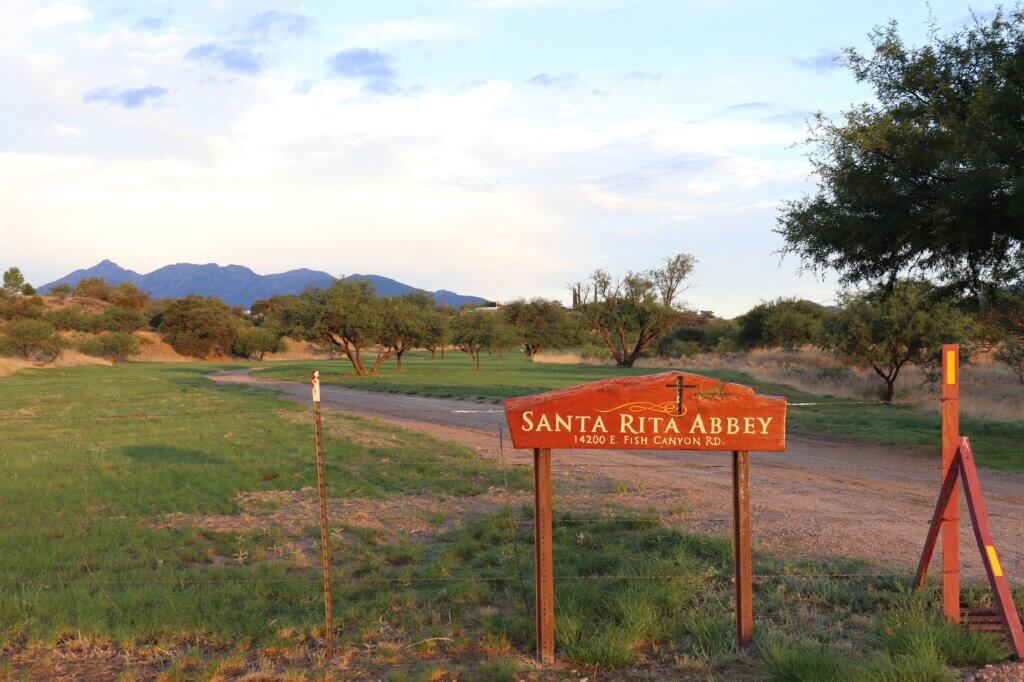 20220630n_SantaRitaAbbey_abbey_view_gate_green_sunrise (29a)