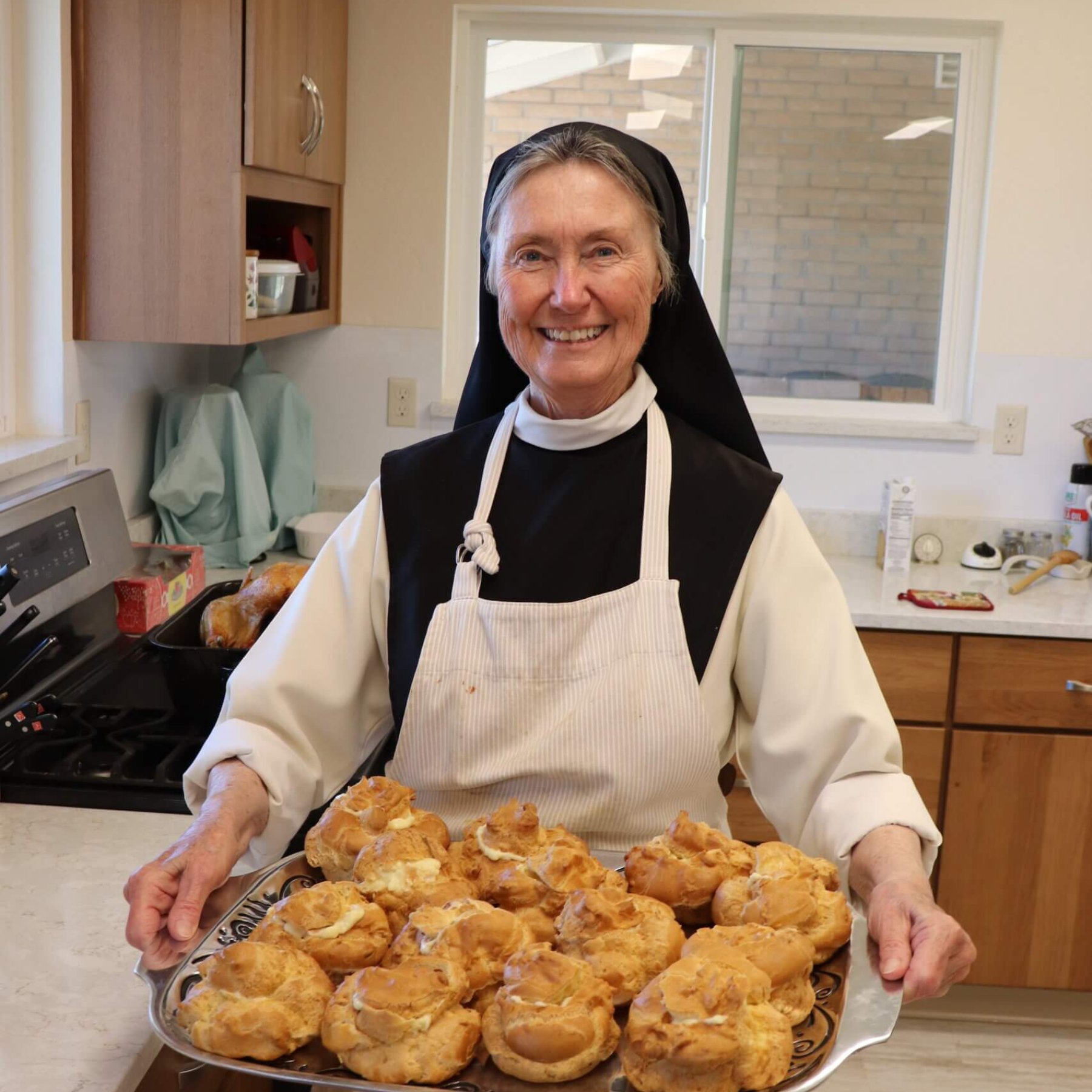 20230409n_SantaRitaAbbey_Easter_dinner_prep_Vicki (1)
